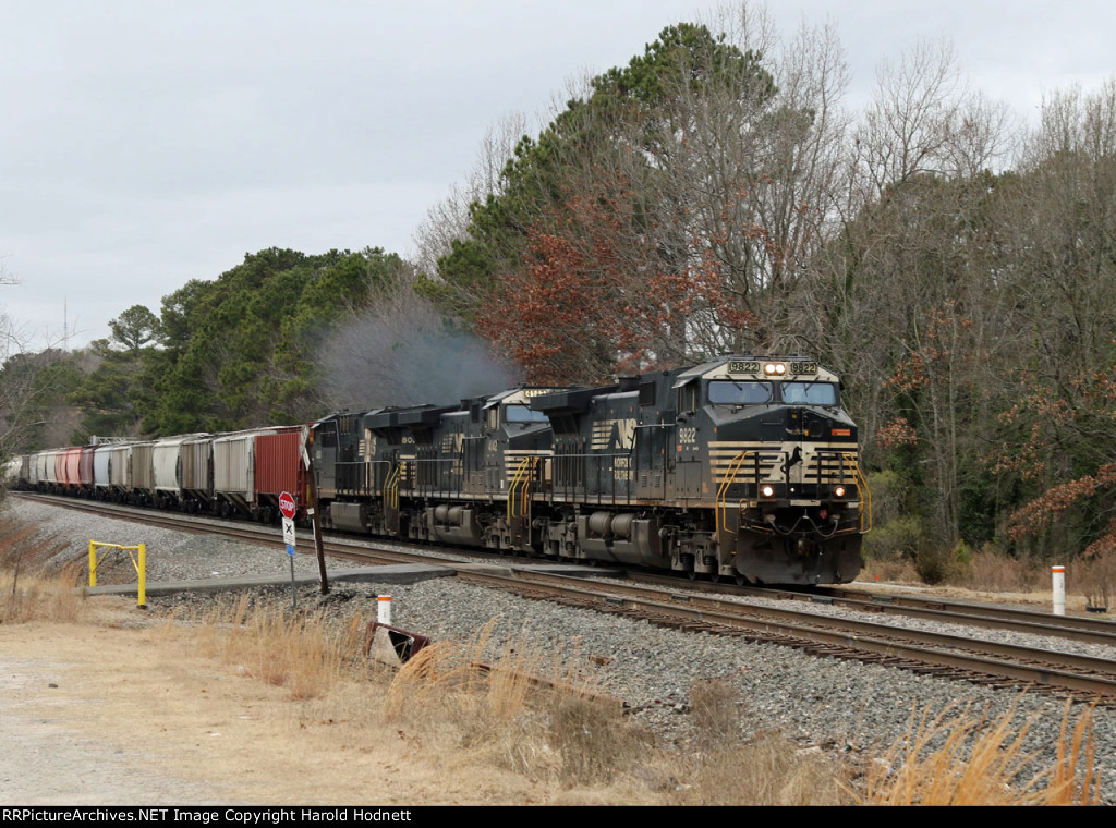 NS 9822 leads train 350-03 eastbound